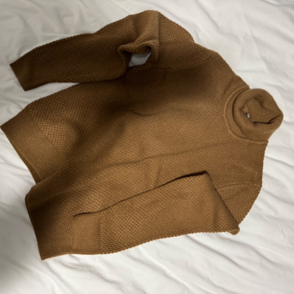 Uniqlo Brown Turtleneck Sweater with Long Sleeves and Soft Texture